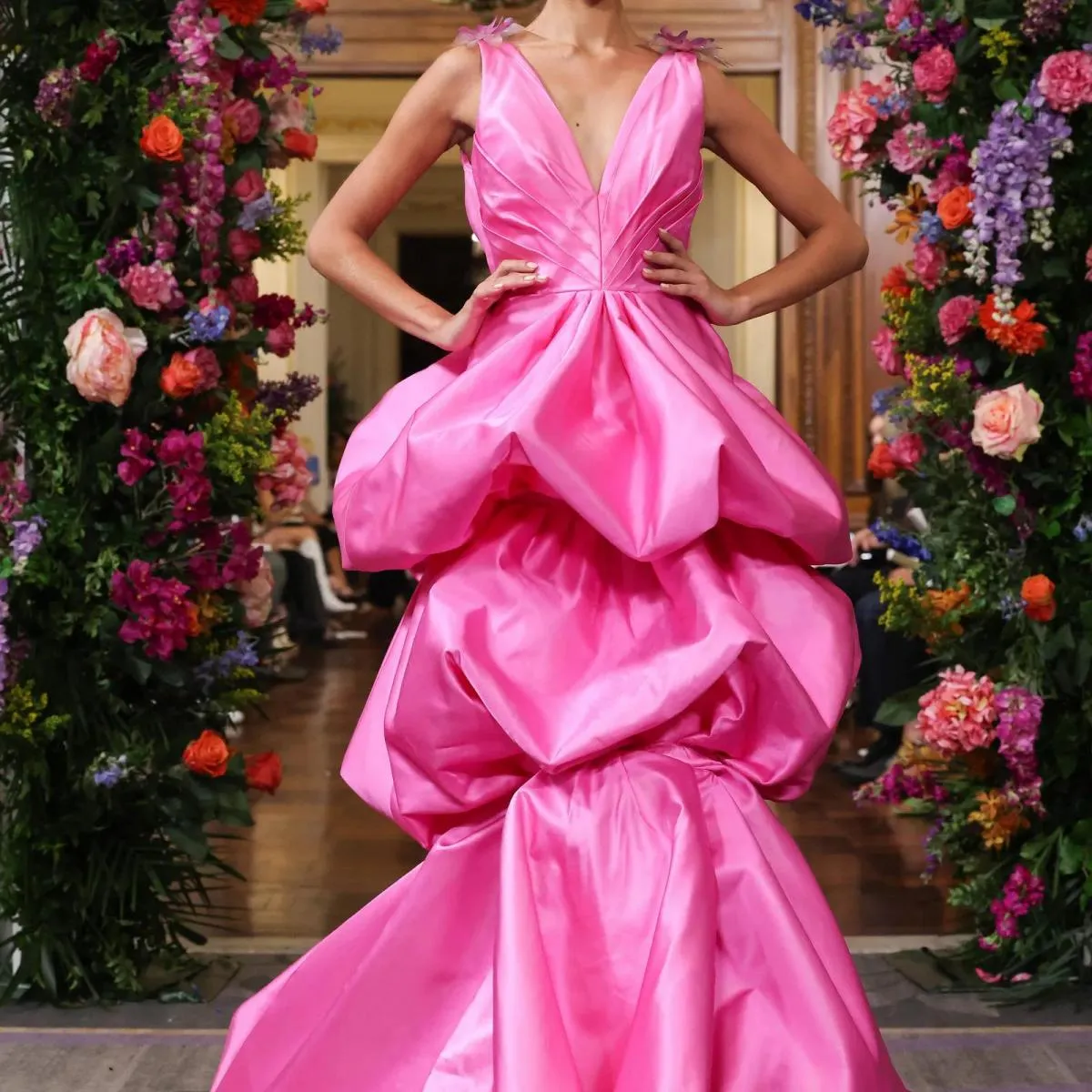 Eleganti abiti da sera formali in raso a strati rosa Design chic con scollo a V a strati Abito da ballo Abiti da cerimonia forma